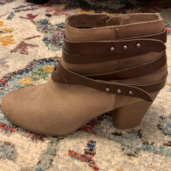 Tan brown booties boots heels western chunky heel Size 9.5 - Picture 14 of 15